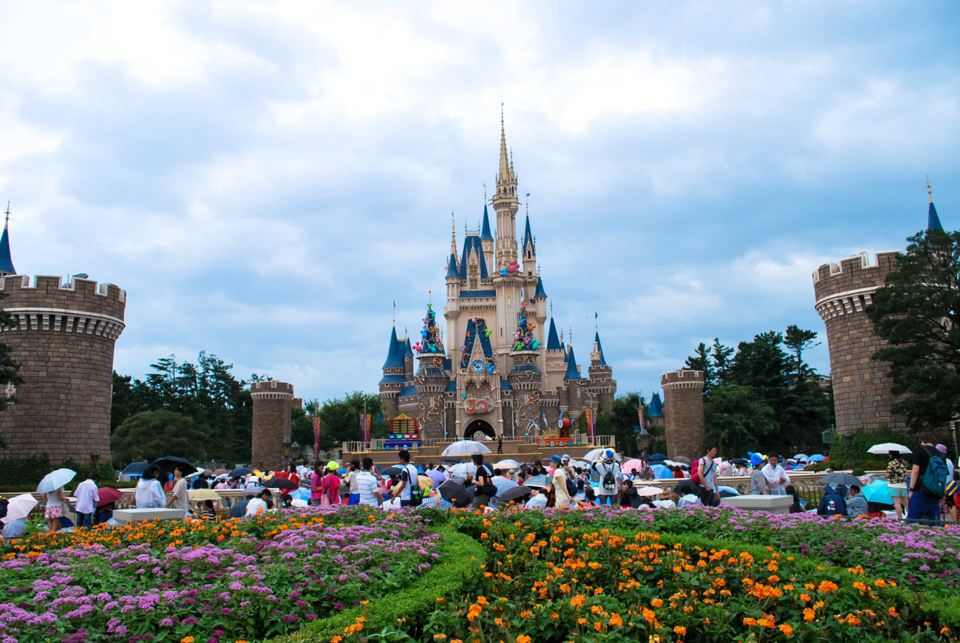 Tokyo Disneyland Resort Closure Extended Until MidMay Due to COVID19